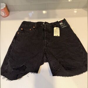 Levi’s 501 Mid Thigh Short – Lunar Black
Size 28